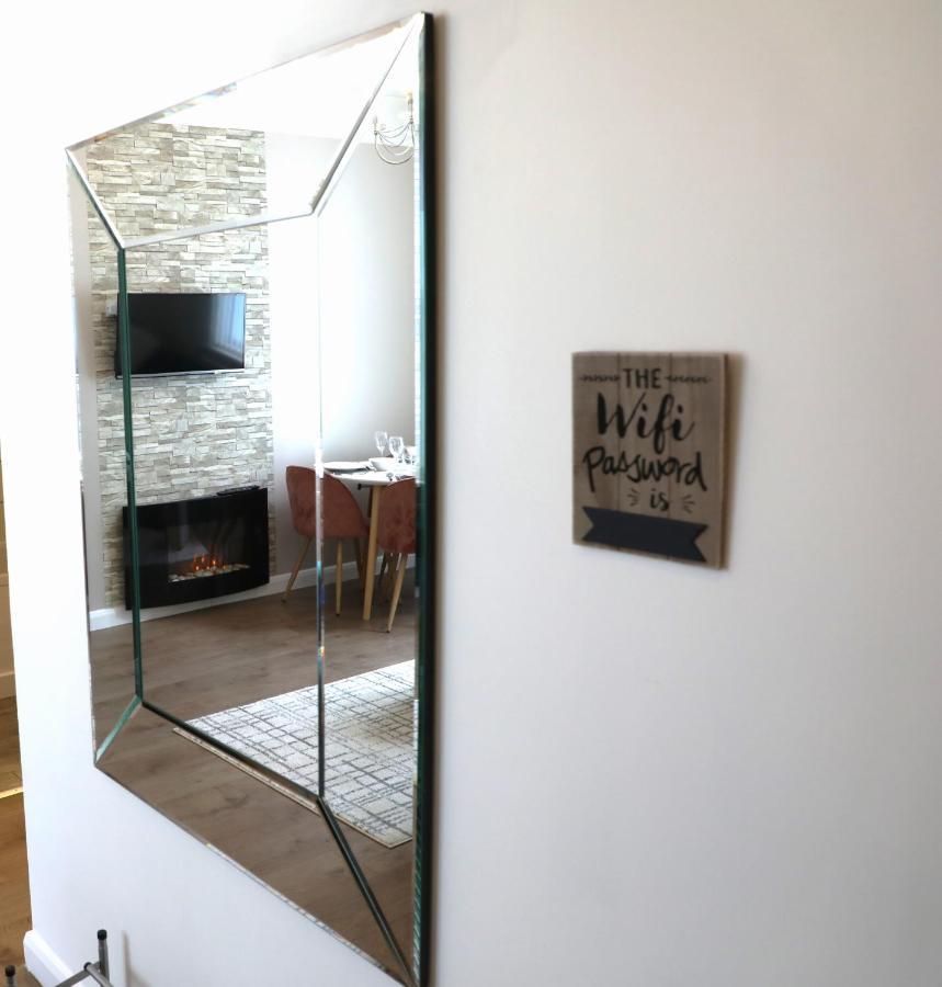 Amprenta Apartment - Gorgeous Interior Designed 1 Bedroom Home ボーンマス エクステリア 写真